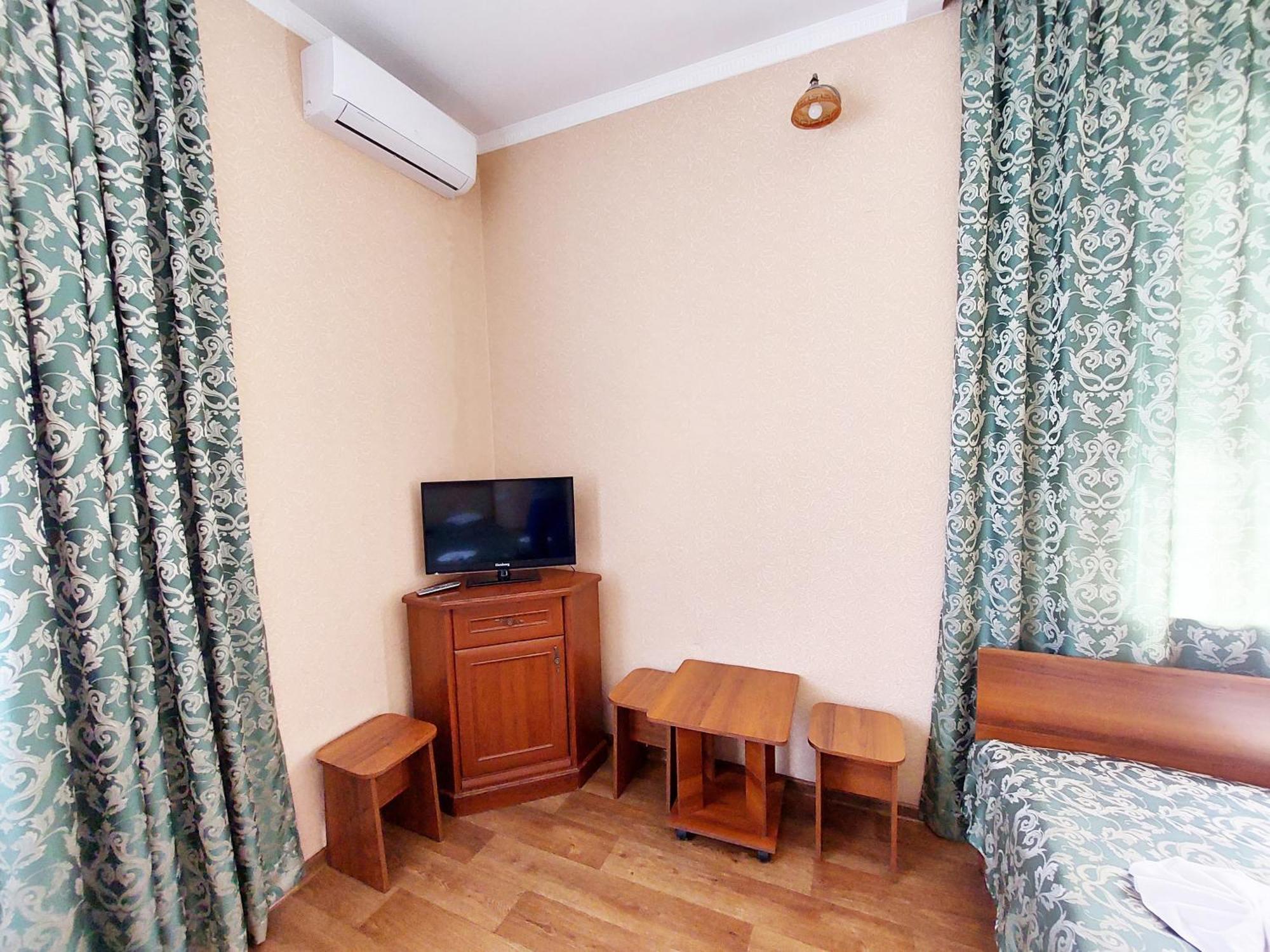 Uman Hotel Exterior photo